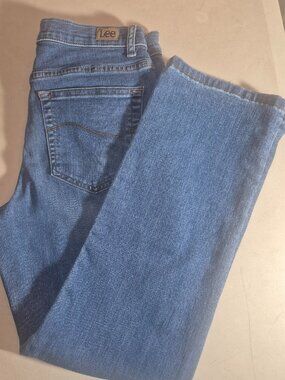 LEE Ladie's relaxed fit Jeans, straight leg, mid-rise, size 3  (28X28)